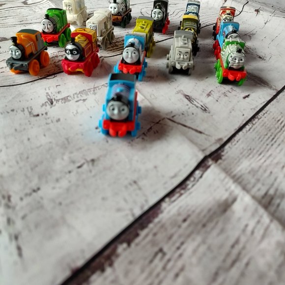 Thomas The Train Minis Lot Toys Thomas And Friends Collection ~ Lot Of 16 - Picture 6 of 12